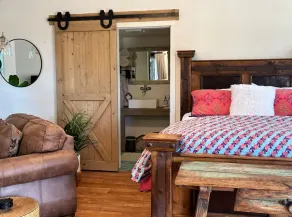 Unique Studio With Bathroom Built Into The Rocks. Dog friendly🐾 & Fire Pit - Image 4