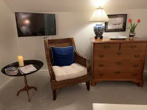 A second floor apartment with en-suite near UNE, Southern Maine beach’s. - Image 2