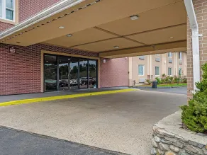 Friends Getaway! 2 Spacious Units, Free Parking, Minutes to Gillette Stadium! - Image 5