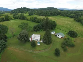 Eine ruhige, schöne alte Farm auf einem schönen Stück Land in der Nähe von Shenandoah Park - Image 2