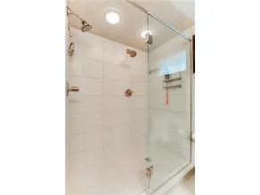 Luxury family escape- expansive beach, hot tub, and more - Image 4