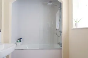 Amazing 4 bedroom house Sleep 7 Manchester - Image 4
