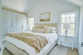 Modern coastal cottage- great location - Image 4