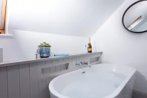 The Haybarn - Hot Tub - Free WiFi & Parking - Pets Welcome - Image 2