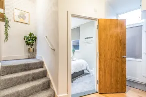 City & Beach in Easy reach 3 double Bedrooms with parking - Image 2