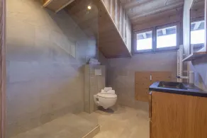 Rare & Newly renovated! On the church place - Image 4