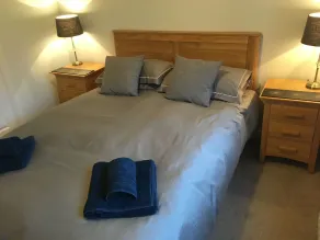 Detached dog friendly cottage 2 mins walk from beach, sleeps 6 - Image 5