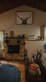 Cowboy Cabin, come sit under the trees - Image 2