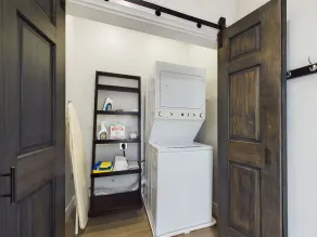 Historical Entertainer 3 Bedroom Townhouse AC PNW - Image 2
