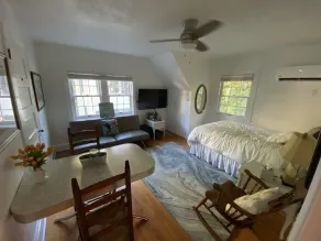 Private Studio walking distance to restaurants, night life, golf. - Image 4