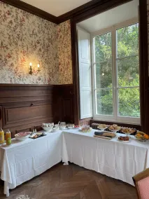 Lavishly decorated double room at Château Le Fresne - Image 4