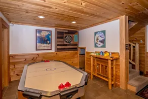 New listing - Beautiful Spacious Custom Log Cabin. - Image 3