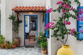 Villa with stunning view out to the sea accross the viladge of Glossa - Image 5