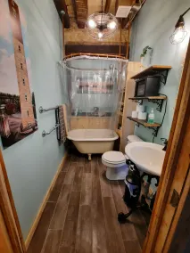 Primitive yet classy apartment in rural Iowa near small town shopping and hiking - Image 2