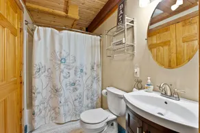 Beautiful LOG HOME-Poker & Pool Table, Xbox,  Firepit,Jacuzzi tub,Week Specials! - Image 5