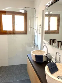 Rummelig sydvendt 4 soveværelser luksus villa, jacuzzi, fredeligt område, havudsigt - Image 3