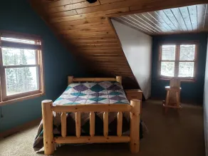 Three bedroom hide-a-way with spacious deck over looking Island Lake.  - Image 5