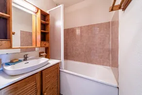 Appartement 'Nikye Morillon 5 Personnes' avec vue sur montagne et balcon - Image 3