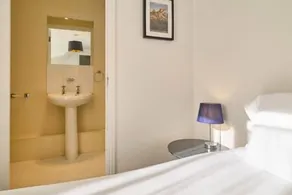Host & Stay - King's Corner - Image 3