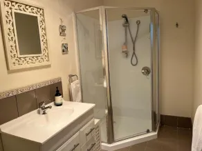 Deluxe waterfront retreat - Image 4