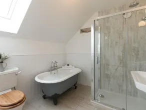 4-Bed All En-Suite, Panoramic Cairngorm Views & Cosy Wood Burner - Image 4