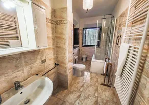 Propriété magnifiquement situé au calme et avec une grande piscine privée - Image 2