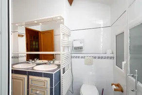 Casa vacanze 'Le Calmadou' con vista sulle montagne, terrazza privata e Wi-Fi - Image 4