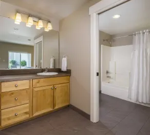Windsor 3BR Apartment with Resort Access - Image 4