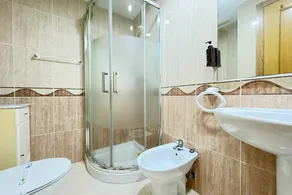 Erleben Sie Küstenkomfort in dieser gemütlichen Wohnung, die sich im ersten Stock des Gebäudes Acapulco II befindet und über eine nach Norden ausgerichtete Terrasse verfügt. Ideal, um angenehme Tage am Strand in der familienfreundlichen Umgebung von - Image 5