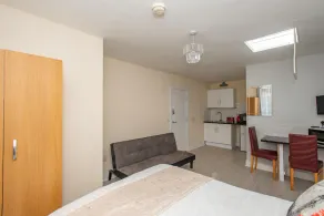 NEWLY REFURBISHED Studio, 20 mins to London Bridge - Image 4