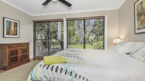 Lake frontage only 90 mins from Melbourne with private jetty - Image 4