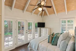 FAB East Beach Cottage, Pets, Pool & Spa; 30 Sec to the BEACH! 6 seat golf cart! - Image 3