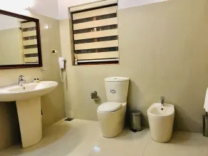 EXECUTIVE ROOM WITH BALCONY AND PRIVATE LOBBY - Image 4