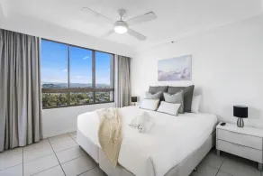 Royal Palm 19F- 2Bed with ocean views - Image 4