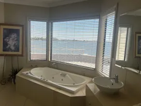 Cypress House directly on Lake Mulwala - Image 2