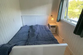 Hyggeligt sommerhus med udsigt til vand fra senge - Image 4