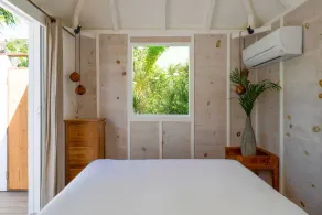 Charming bungalow in Saint Barthélemy with shared pool - Image 2