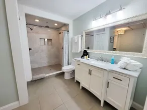Relaxing Getaway, Walk to Beach & Restaurants, Pet Friendly, Close to Town  - Image 2
