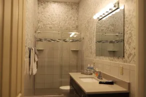 Apartment Master Suite at Cornerstone Inn - Image 4