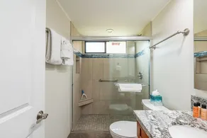 Stunning one bedroom with AC. Right on the ocean.Large lanai with view! - Image 3