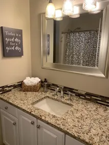 Spacious home apartment in park like setting - Image 2