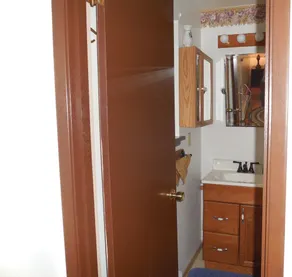 Nice 2 story 3 BR 1200s/f Townhome Minutes from the light rail - Image 3