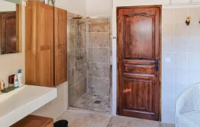 Stunning Home In Pouzols-Minervois - Image 3