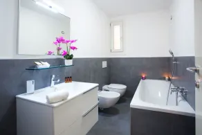 Luxuriöse Residenz mit Seeblick für 10 Personen mit Innenpool, Whirlpool und Sauna. - Image 5