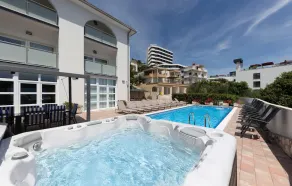 Ten-Bedroom Holiday Home In Duce - Image 5