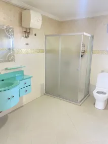 Executive suite with a pool - Image 4