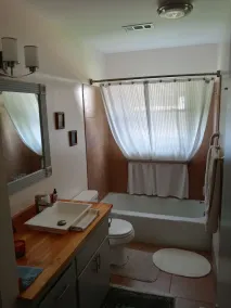 Cozy Hideaway in Town - Image 3