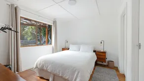 Jacaranda Cottage at the Beach - Image 4