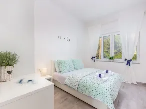 Apartment with swimming pool near sea - Image 5