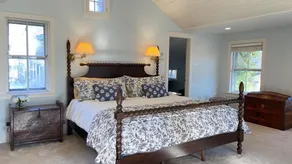 Stunning, Classic Renovated Greek Revival - few mins Walk to Main St & VH Ferry - Image 5